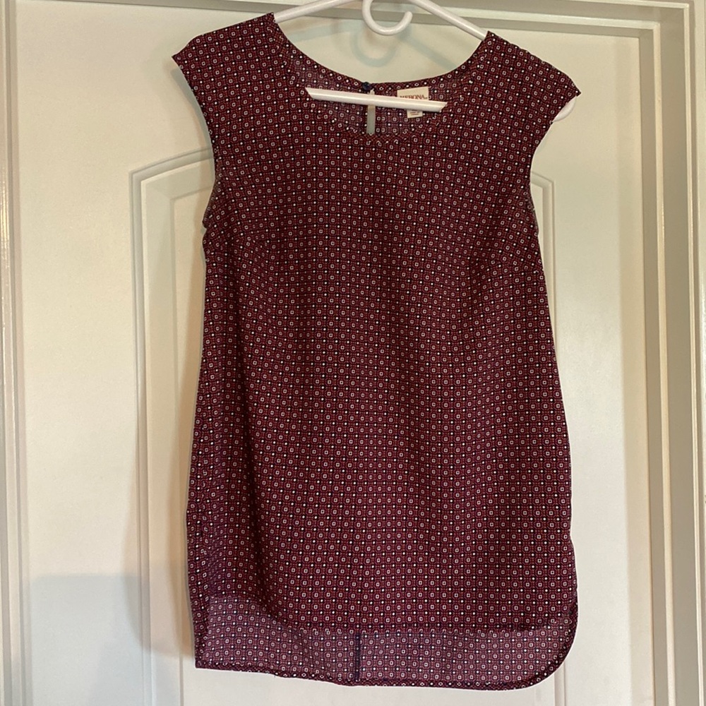Sleeveless multicolored top
